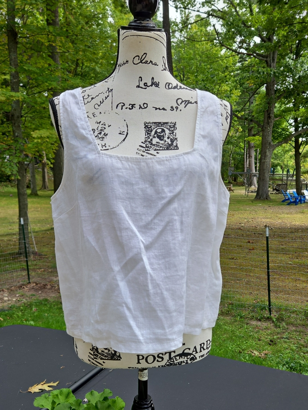 TAHARI ▪︎ White Linen Square-Neck Tank Top